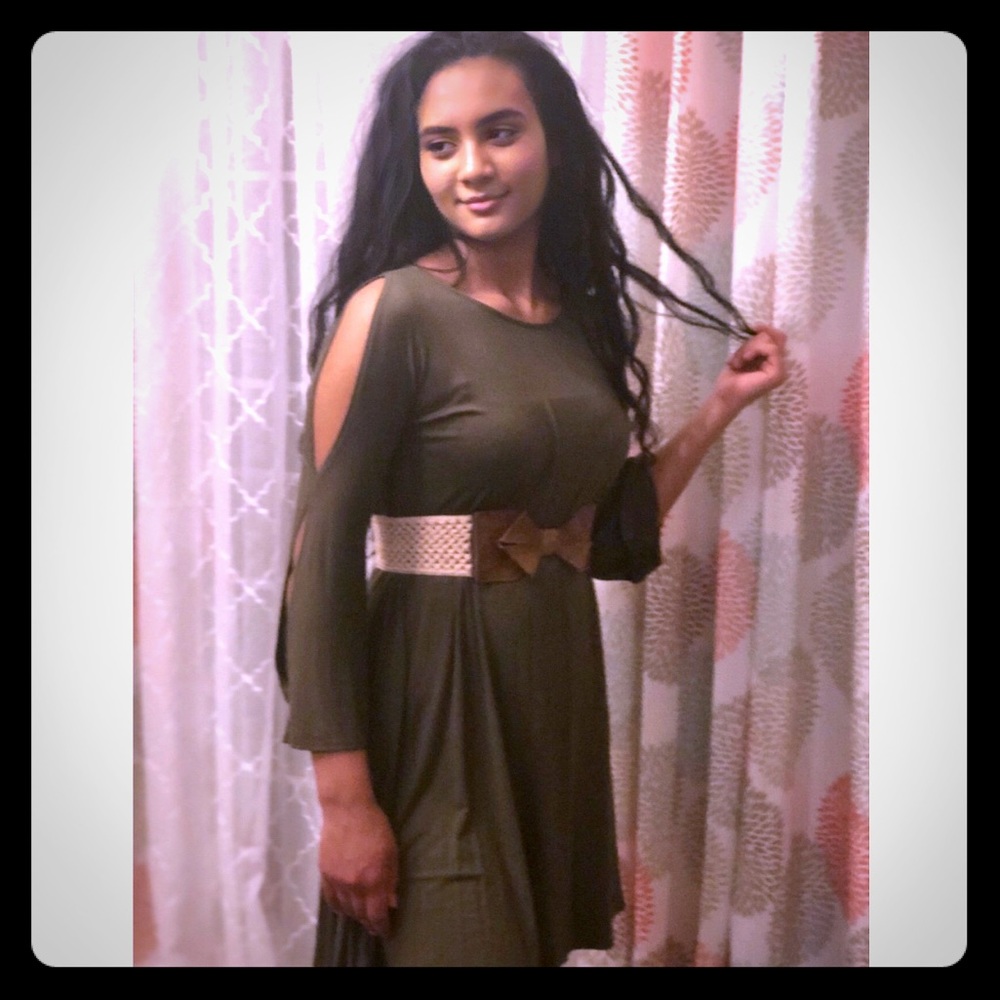 🌼OLIVE SLIT SLEEVE DRESS🌼